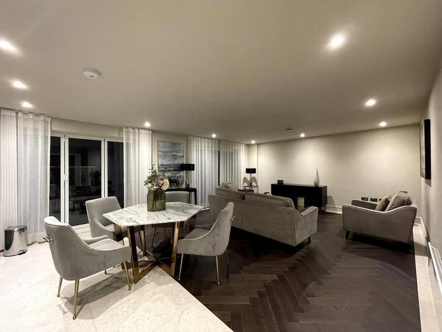 2Br Urban Vista Retreat Chcl F7 Apartment Chigwell Exterior photo