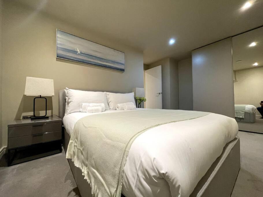 2Br Urban Vista Retreat Chcl F7 Apartment Chigwell Exterior photo