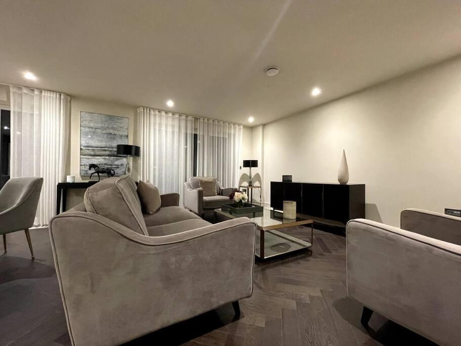 2Br Urban Vista Retreat Chcl F7 Apartment Chigwell Exterior photo