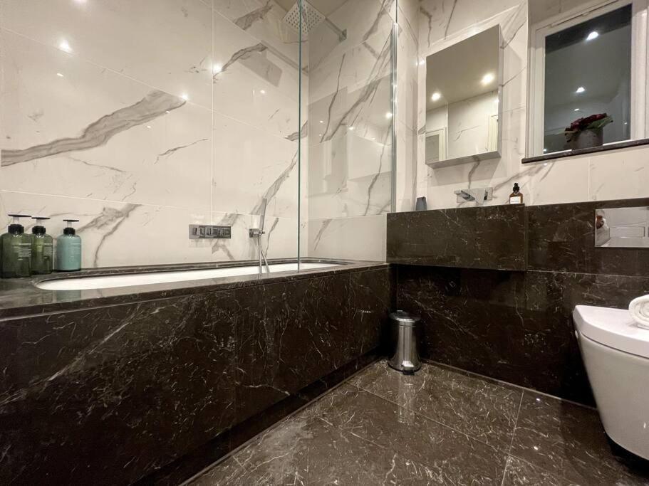 2Br Urban Vista Retreat Chcl F7 Apartment Chigwell Exterior photo