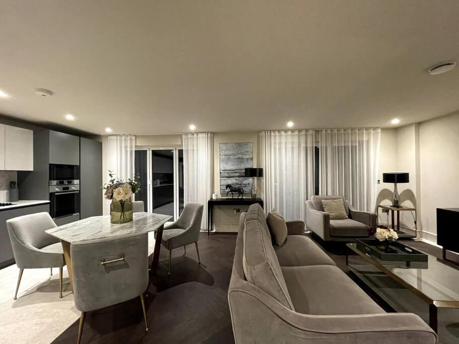 2Br Urban Vista Retreat Chcl F7 Apartment Chigwell Exterior photo