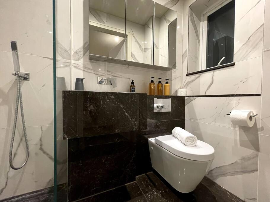 2Br Urban Vista Retreat Chcl F7 Apartment Chigwell Exterior photo