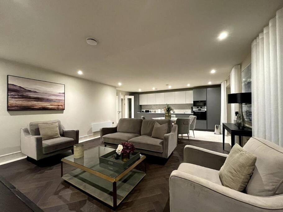2Br Urban Vista Retreat Chcl F7 Apartment Chigwell Exterior photo